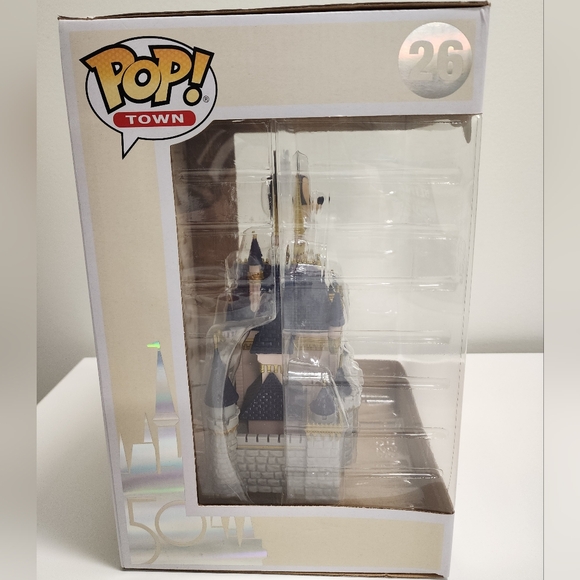 Funko Pop! Town: Walt Disney World 50th - Cinderella Castle with Mickey Mouse - Picture 7 of 8